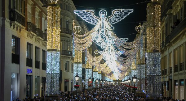 Málaga enciende mañana su alumbrado navideño con nueva decoración en el centro y zonas emblemáticas 
