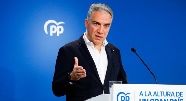 Bendodo denuncia que, con la amnistía, Sánchez está “arrastrando el nombre de España por toda Europa”
