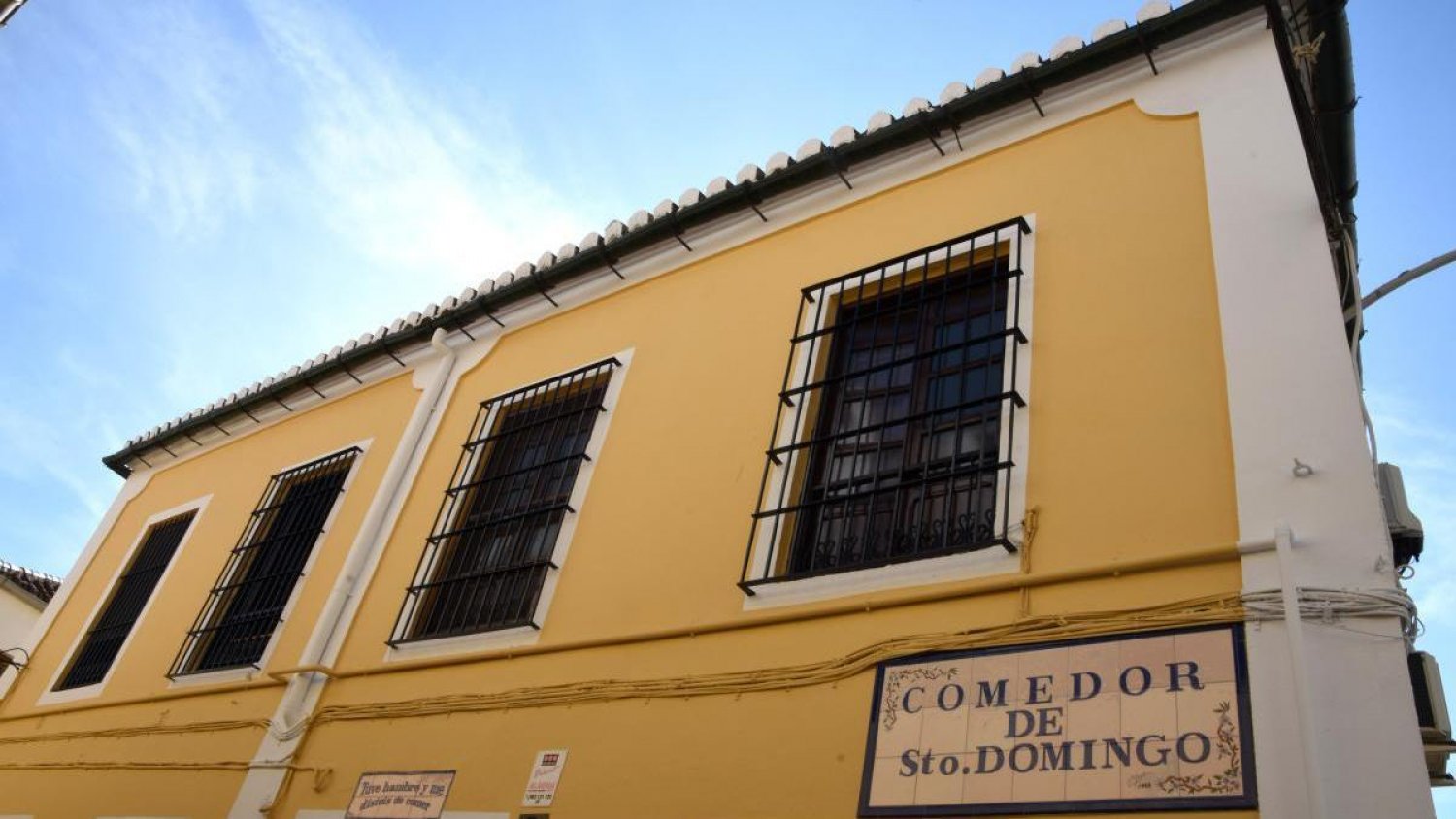 Una veintena de instituciones benéficas reciben los alimentos de la gran recogida cofrade de 2023