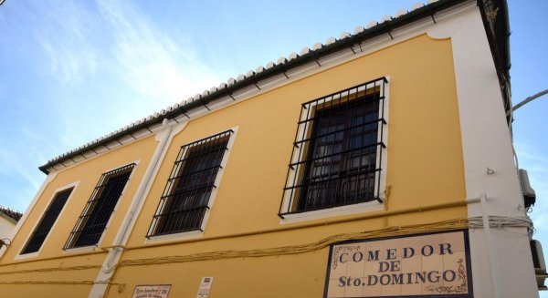 Una veintena de instituciones benéficas reciben los alimentos de la gran recogida cofrade de 2023