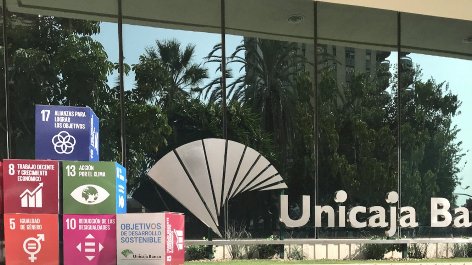 Unicaja Banco y Adecco trabajan para impulsar inclusión laboral de mujeres víctimas de violencia de género