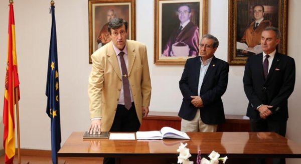 Ernesto Pimentel abandera “el cambio” en sus propuestas como candidato a rector de la Universidad de Málaga