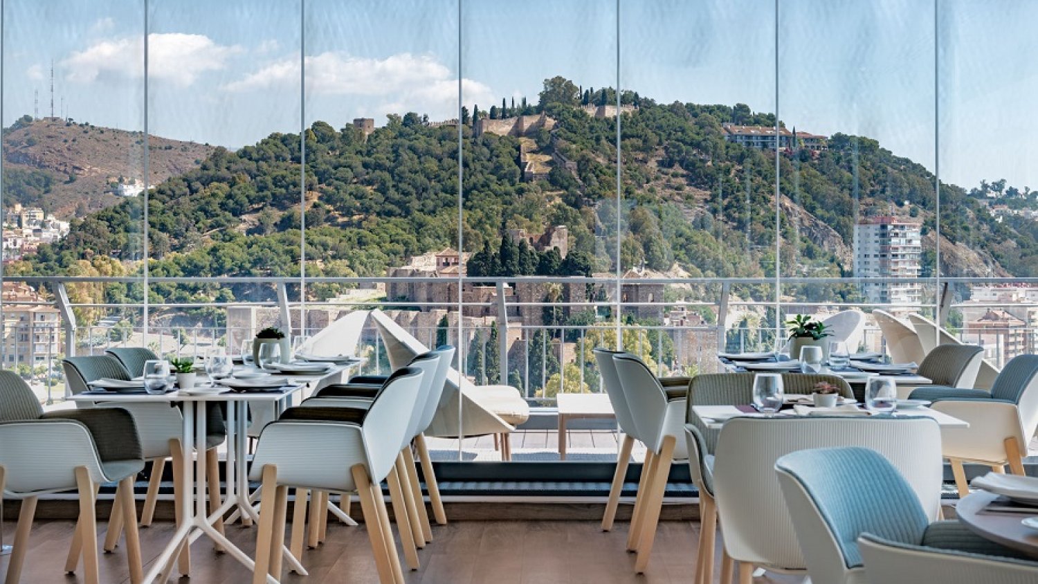 La Costa del Sol recibe en octubre un 16,8% más de viajeros hoteleros que en el mismo mes de 2019