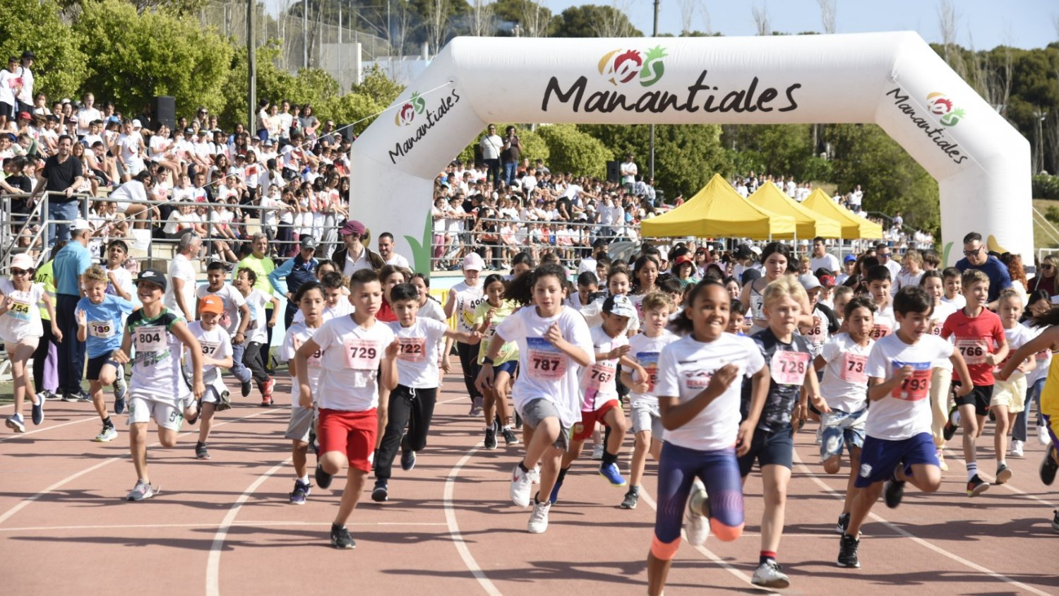 Cerca de 1.000 escolares corren por la inclusión en Torremolinos en la Carrera por la “CaPAZidad”