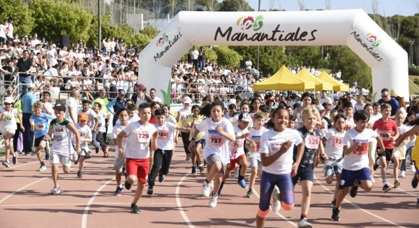 Cerca de 1.000 escolares corren por la inclusión en Torremolinos en la Carrera por la “CaPAZidad”