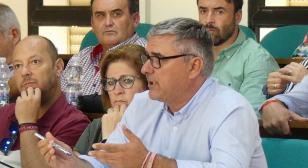 Los socialistas critican la subida del 40% en la tarifa del agua en la Axarquía aprobada por el PP