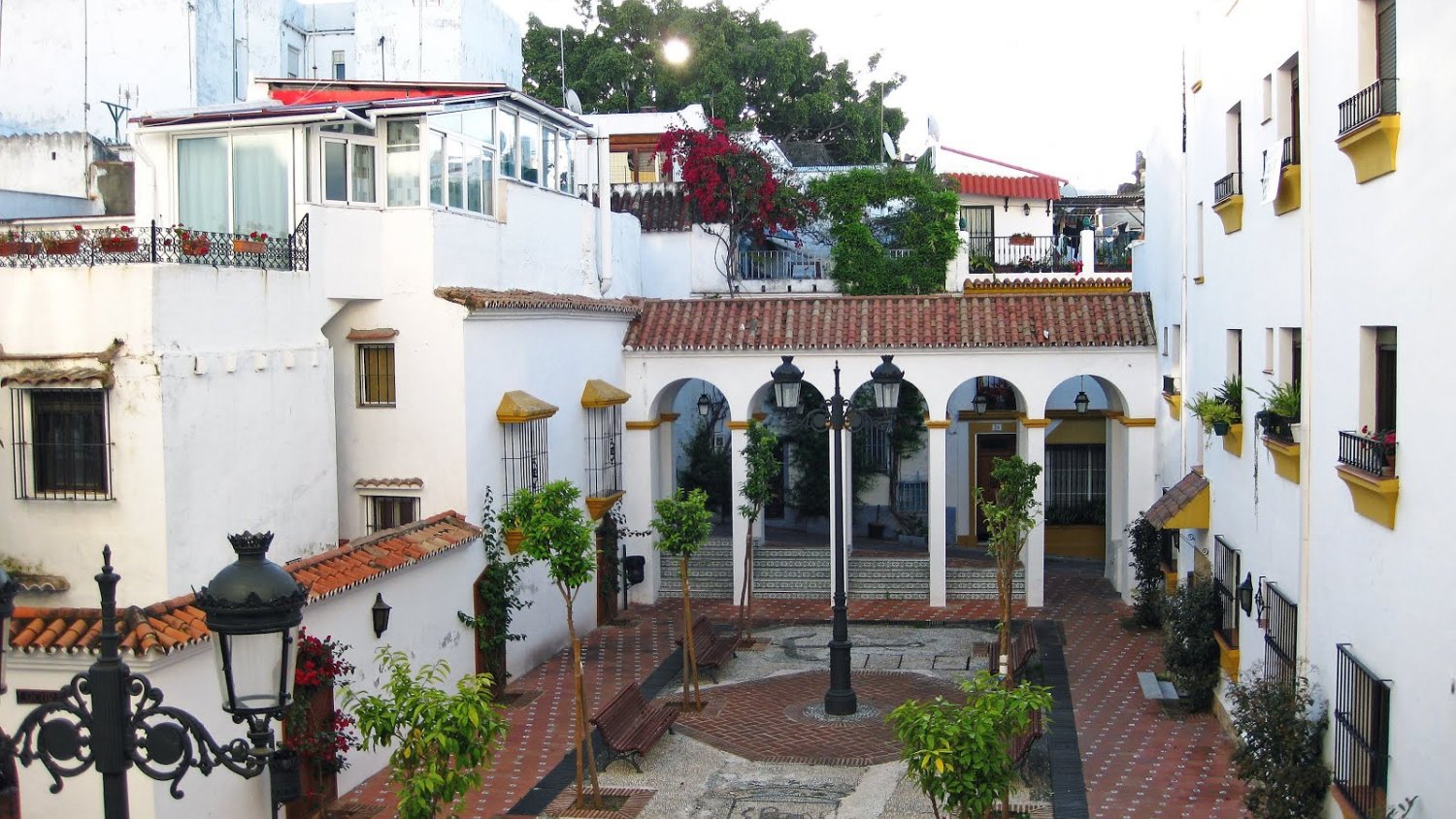 Marbella instalará placas solares en el edificio Cantarrana, sede de delegaciones, para disminuir las emisiones de CO2