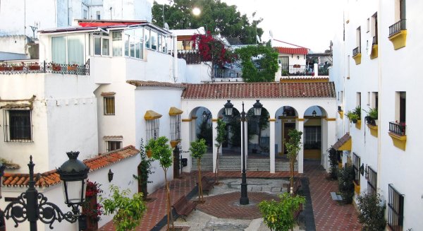Marbella instalará placas solares en el edificio Cantarrana, sede de delegaciones, para disminuir las emisiones de CO2