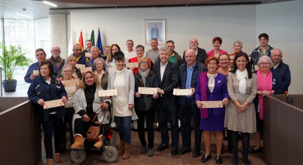 Estepona entrega ayudas económicas a colectivos sociales que desarrollan su labor en el municipio