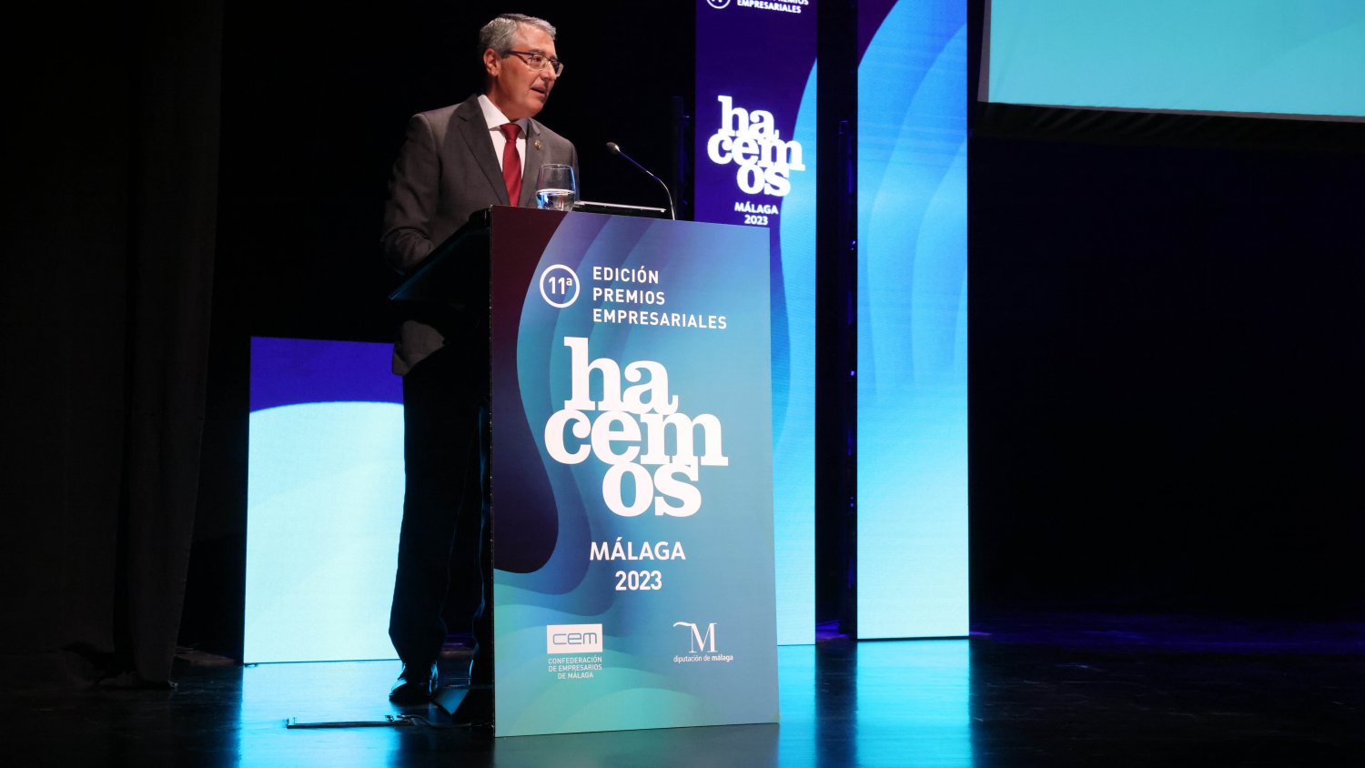 El presidente de la Diputación anima a las empresas y a la sociedad malagueña a ser ambiciosas e inconformistas 