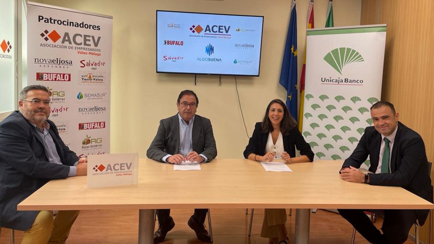 Unicaja Banco y la ACEV renuevan su colaboración para apoyar a las empresas de Vélez-Málaga