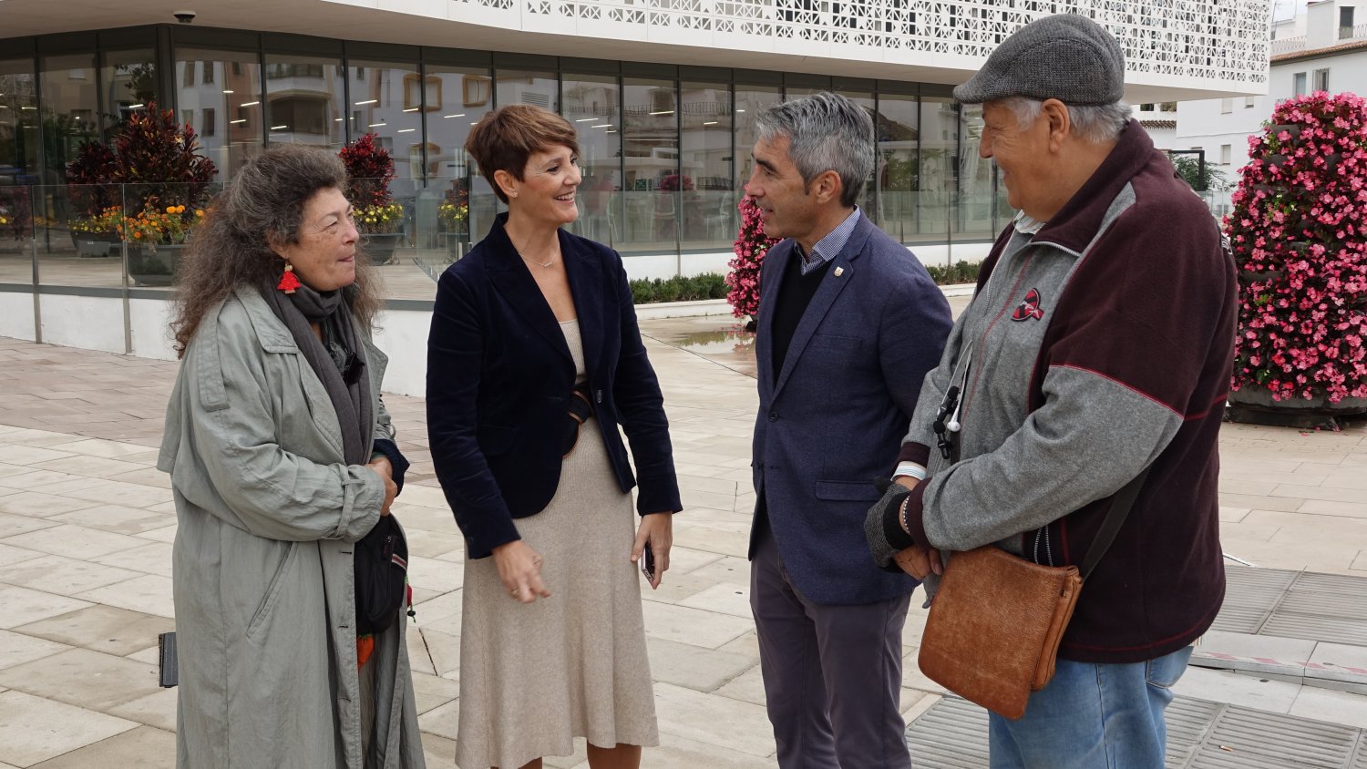 El PSOE de Estepona exige que se deje de regar con agua potable y que se cambie el modelo de jardinería