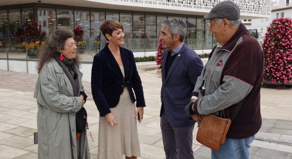 El PSOE de Estepona exige que se deje de regar con agua potable y que se cambie el modelo de jardinería
