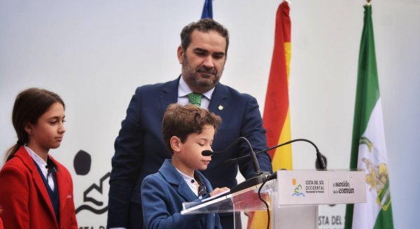 Mancomunidad de la Costa del Sol Occidental celebra el Día de la Constitución homenajeando la bandera de España