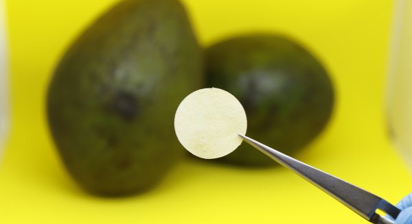 Investigadores del IHSM La Mayora desarrollan un bioplástico activo con subproductos de aguacate