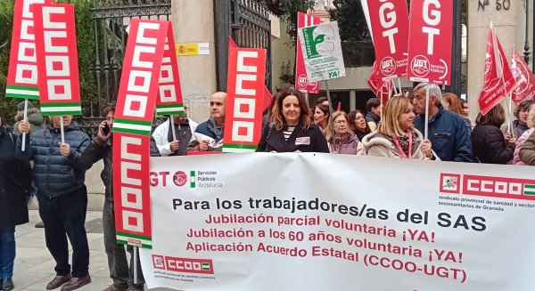 CCOO y UGT, junto a trabajadores del Servicio Andaluz de Salud, exigen la jubilación parcial y a los 60 años