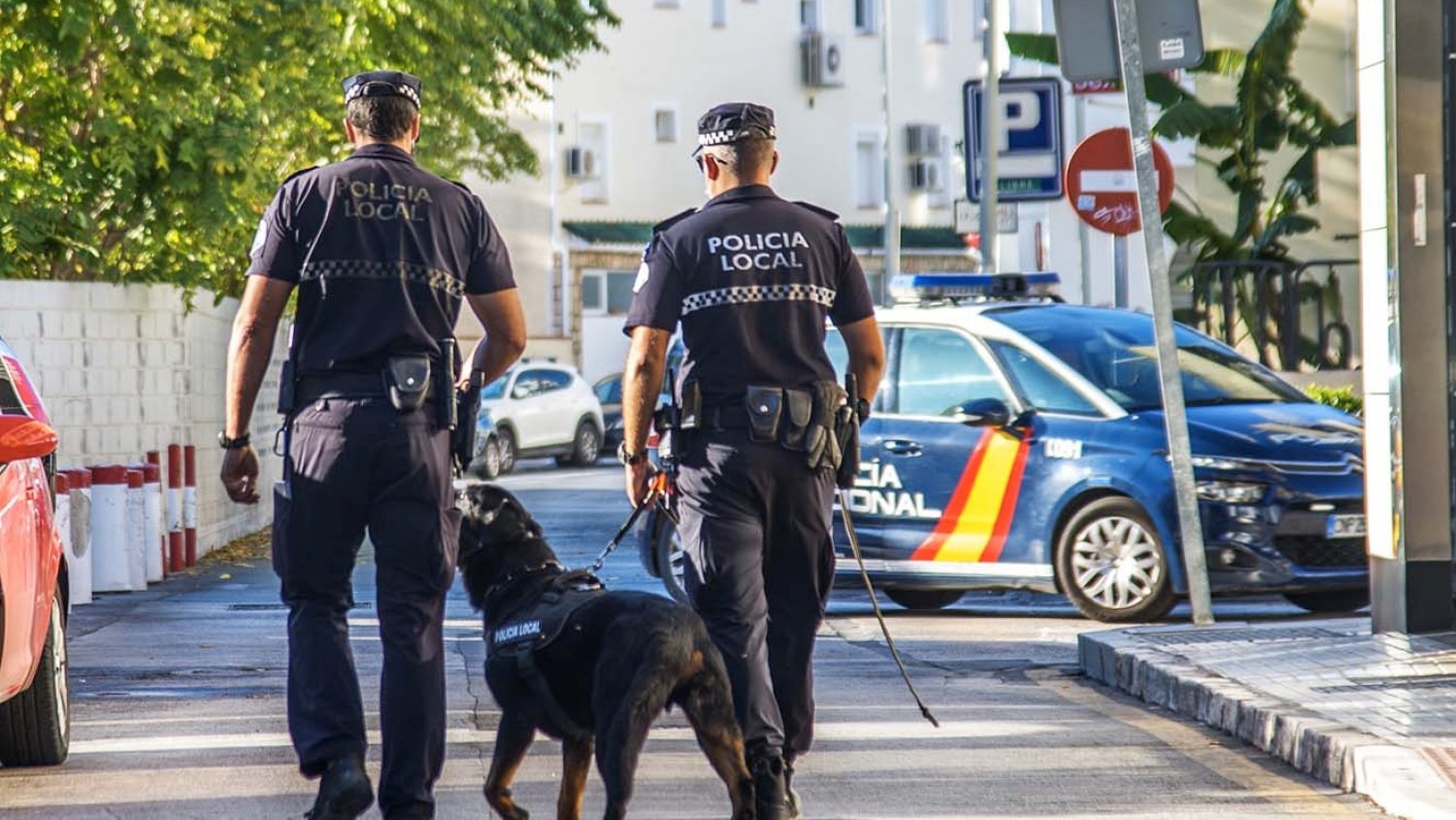 La Policía Local de Torremolinos detiene a dos hombres por robo con violencia y tentativa de homicidio