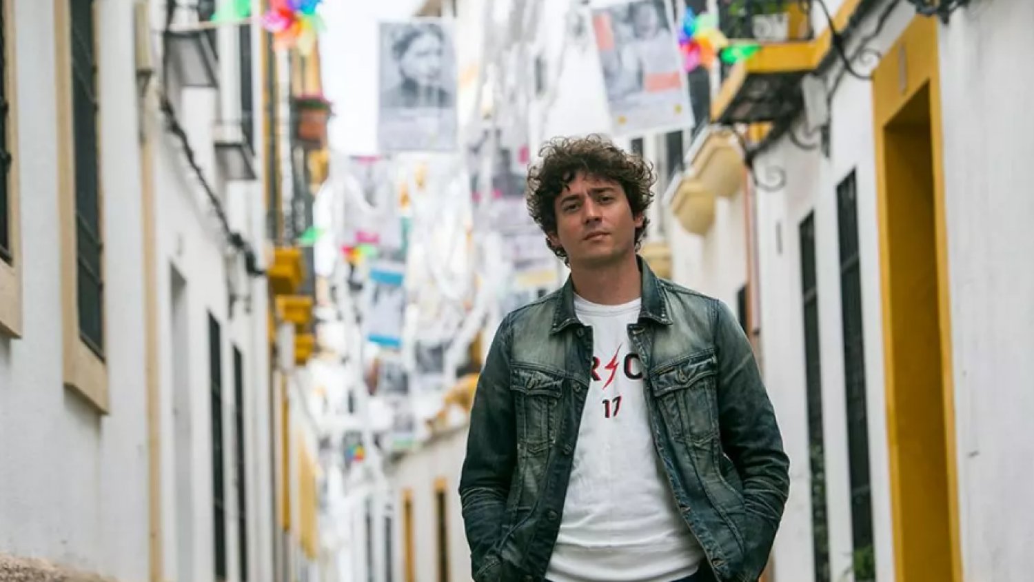 El poeta y profesor cordobés Juan Antonio Bernier recibe hoy en Málaga el XXXI Premio de Poesía Manuel Alcántara