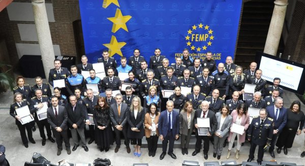 Policía Local de Málaga recibe premio a la excelencia por proyecto del equipo de agentes tutores del Ayuntamiento