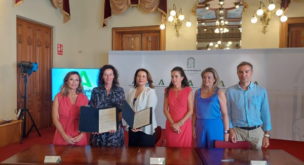 La Consejería de Agricultura recibe del Consistorio de Almería el solar para ubicar el Polo de Innovación