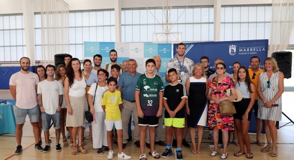 Las las pistas anexas al polideportivo Antonio Serrano Lima se llamarán Rubén Guerrero en homenaje al jugador de baloncesto
