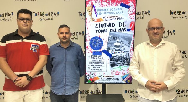 Pérez Atencia presenta el I 24 horas de fútbol sala 'Ciudad de Torre del Mar'