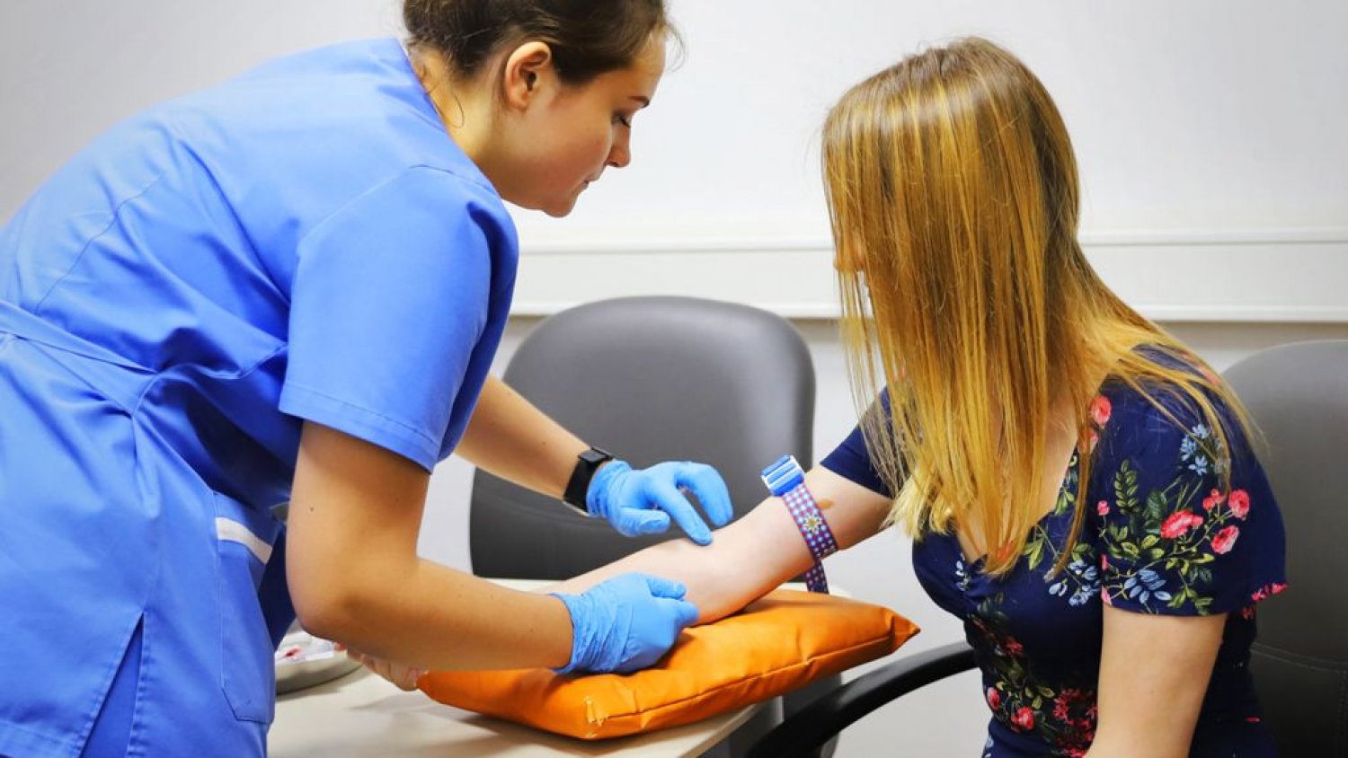 El Centro de Transfusión, Tejidos y Células trae su Campaña Navideña de Donación de Sangre al centro de Málaga 