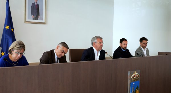 El Pleno de Estepona aprueba el nuevo Plan de Obras de Infraestructuras Hidráulicas, que incluye una desaladora 