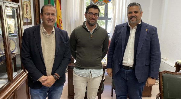 El PSOE solicita a la Diputación que ayude a Campillos a rehabilitar la piscina cubierta del municipio