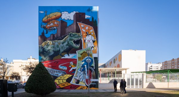 El concejal del distrito Teatinos-Universidad inaugura el mural del CEIP Almudena Grandes 