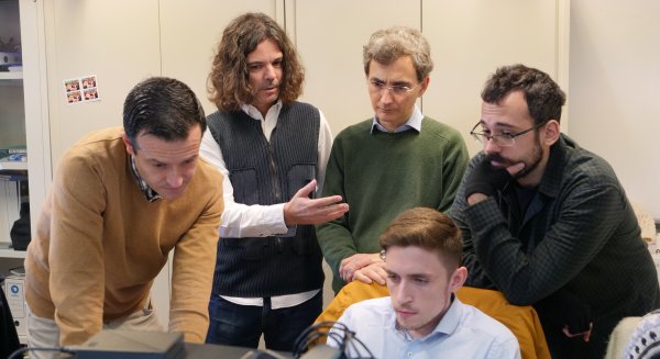 Un sistema diseñado en la Universidad de Málaga detecta la velocidad de vehículos que circulan en una misma vía