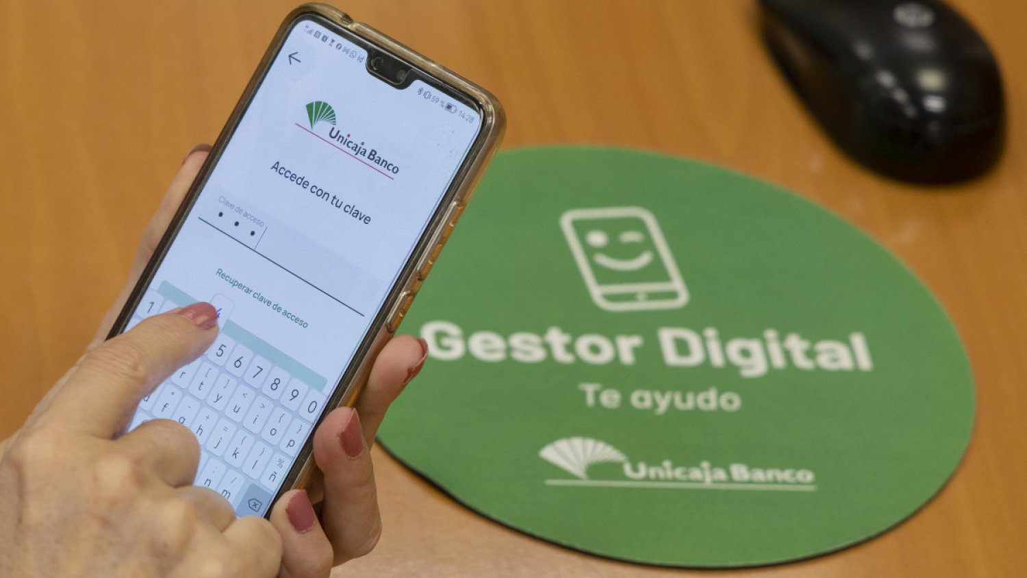 Unicaja Banco implanta en oficinas un nuevo servicio de gestores para ayudar en el uso de los canales digitales