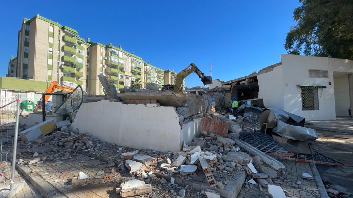 La Junta de Andalucía comienza los trabajos de demolición del edificio del antiguo Centro de Salud El Palo