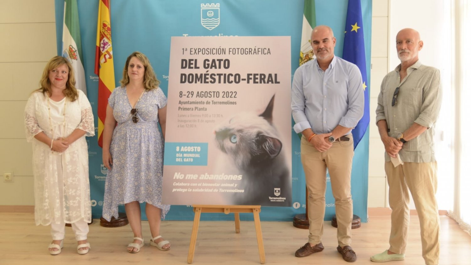 El Ayuntamiento de Torremolinos acoge una exposición fotográfica con motivo del Día Mundial del Gato