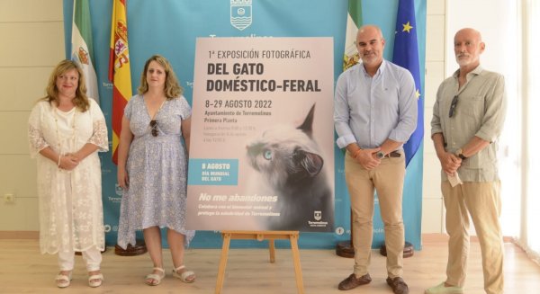 El Ayuntamiento de Torremolinos acoge una exposición fotográfica con motivo del Día Mundial del Gato