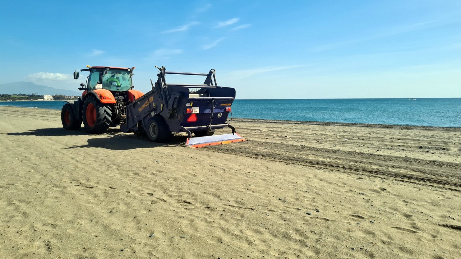 Estepona licita el servicio de mantenimiento de playas y jardines para los próximos cuatro años
