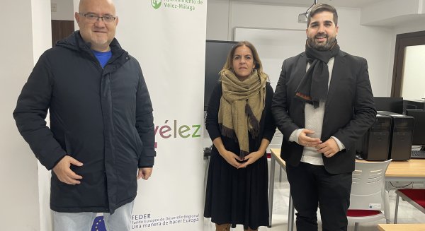 Vélez-Málaga presenta nuevas aulas TIC equipadas para cursos de formación en diseño