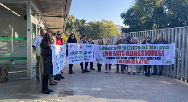 Una mujer coacciona a una pediatra, del centro de salud Carlinda, dictándole cómo tiene que atender a su hijo