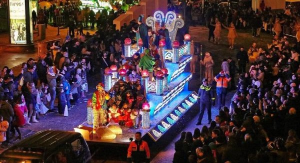 El 112 recomienda extremar la vigilancia con los niños durante las cabalgatas para evitar accidentes