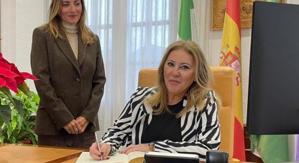 La consejera de Economía asegura que el Gobierno andaluz de Juanma Moreno es el más municipalista de la historia 