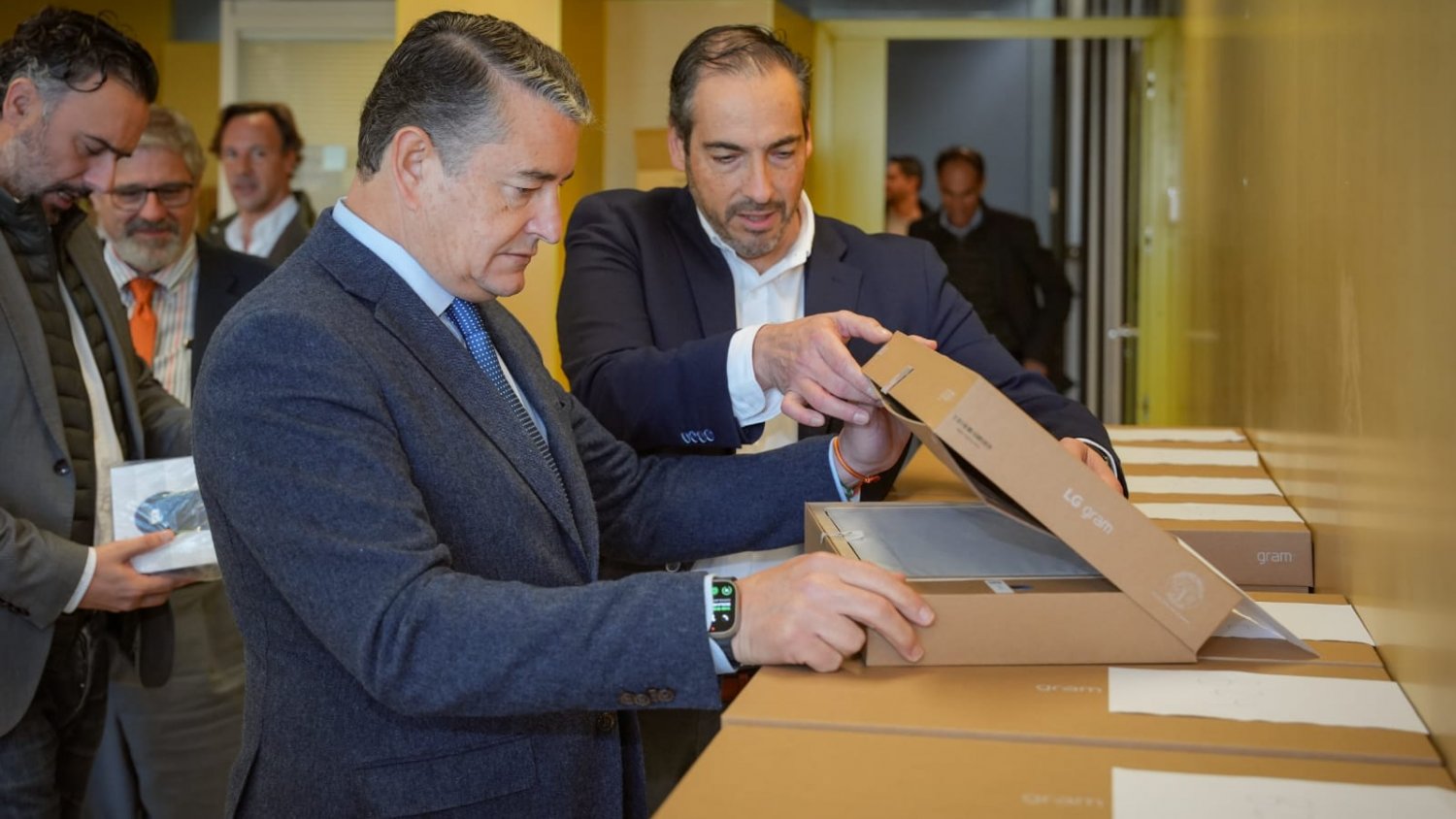 La Junta adquiere 794 equipos informáticos para empleados públicos de Málaga