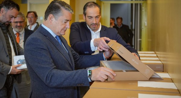 La Junta adquiere 794 equipos informáticos para empleados públicos de Málaga