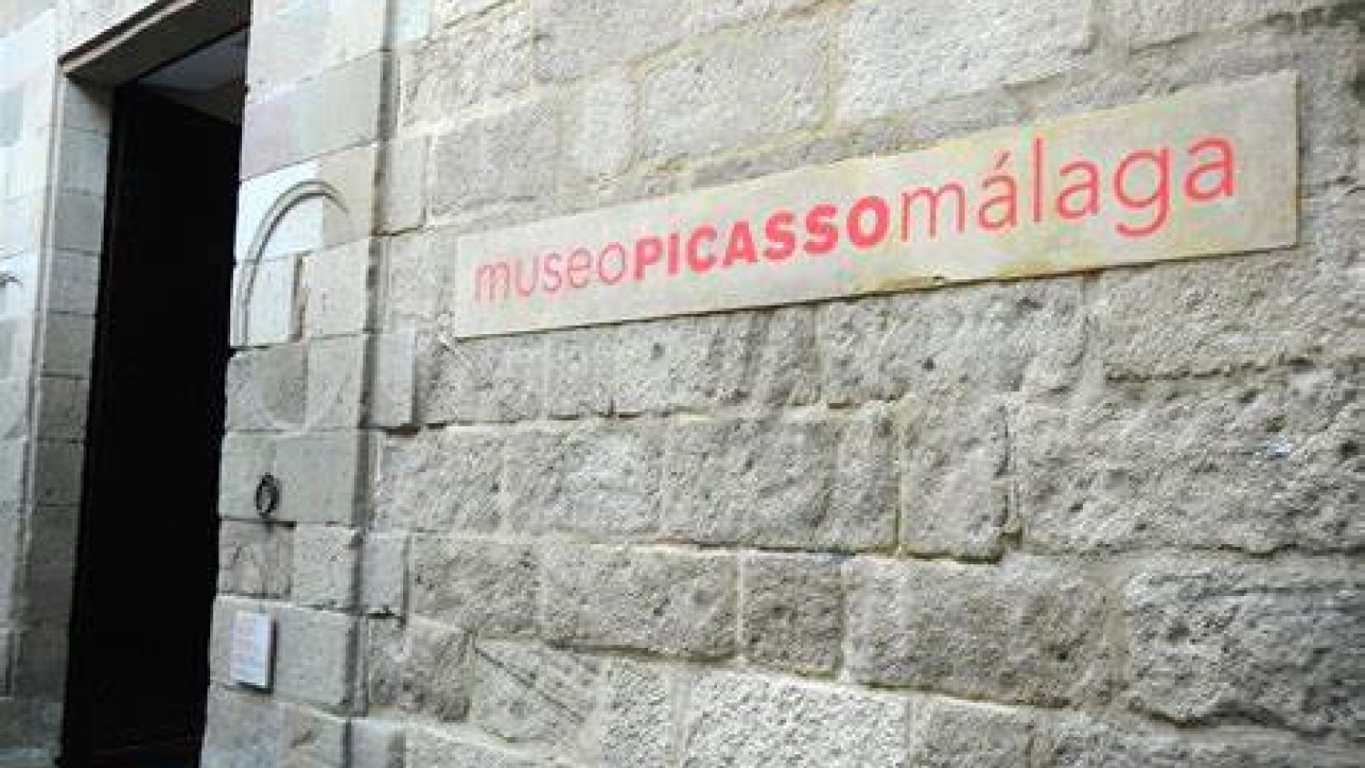 Visita guiada del artista Guillermo Pérez Villalta a la exposición El Eco de Picasso en el Museo Picasso Málaga