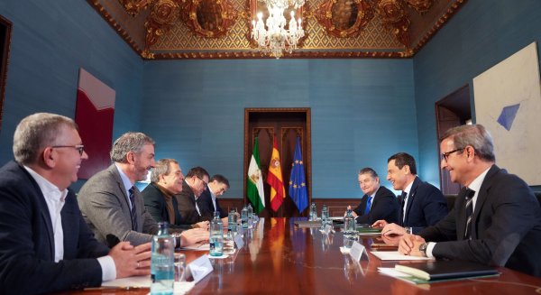 Juanma Moreno se reúne con los secretarios generales de UGT- FICA y UGT Andalucía