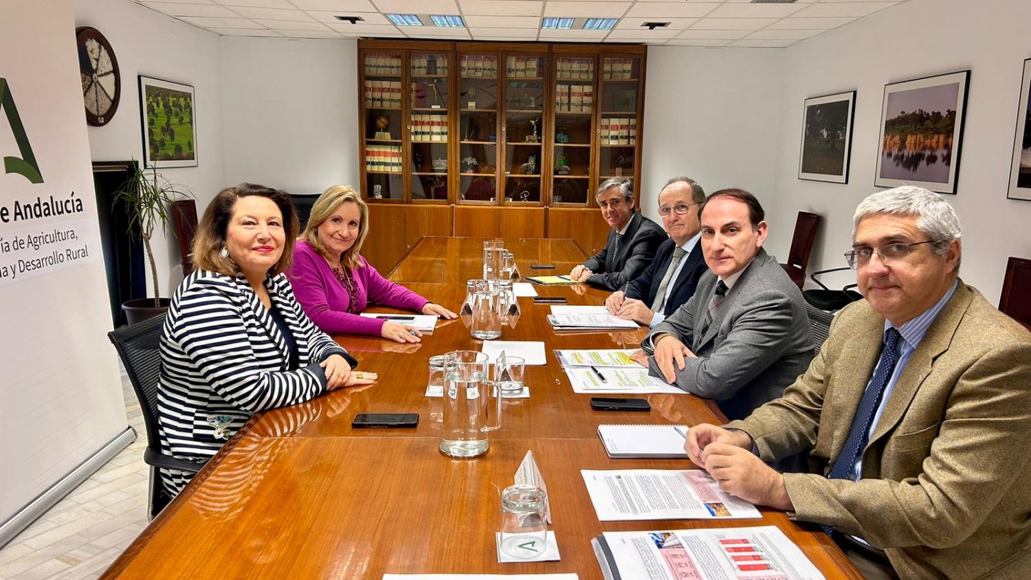 Junta y CEA acuerdan la constitución de un grupo de trabajo empresarial para el agua 