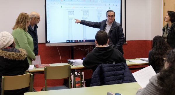 Educación forma en competencias tecnológicas a 900 personas en riesgo de exclusión digital en Málaga