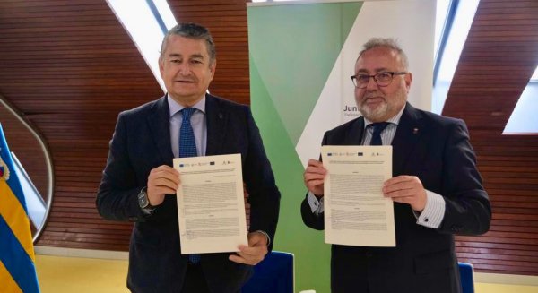 La Junta y el Ayuntamiento de Alhaurín de la Torre firman el acuerdo para crear el centro Smart Mobility