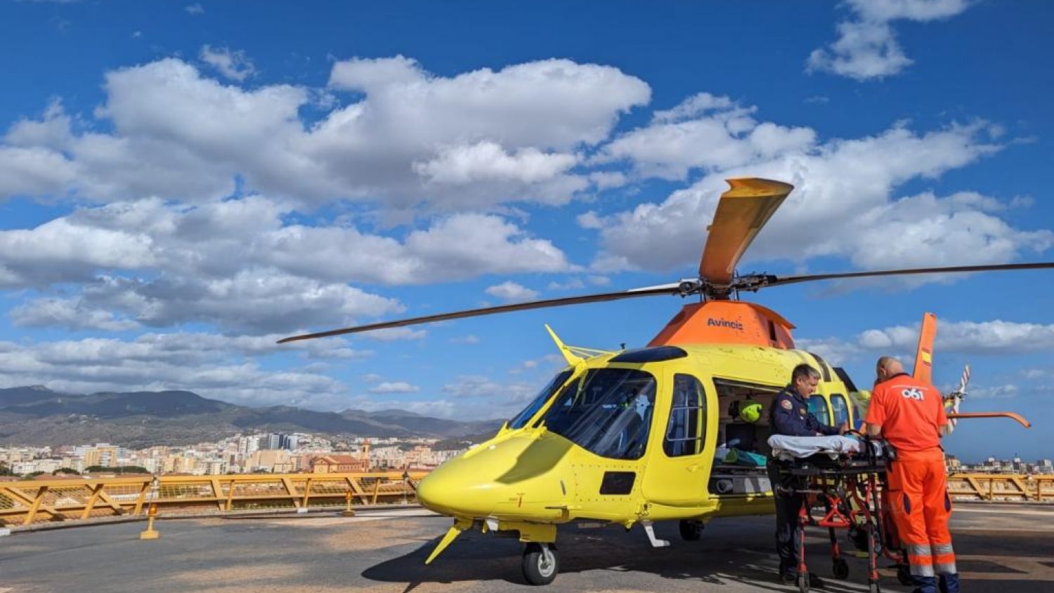 Salud incorpora fibrinógeno en el equipo de emergencias sanitarias aéreo del 061 en Málaga