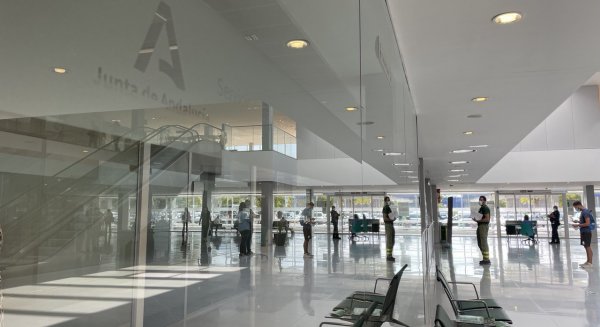 El Hospital Clínico de Málaga agiliza la gestión de camas para acelerar el ingreso de pacientes con infección respiratoria