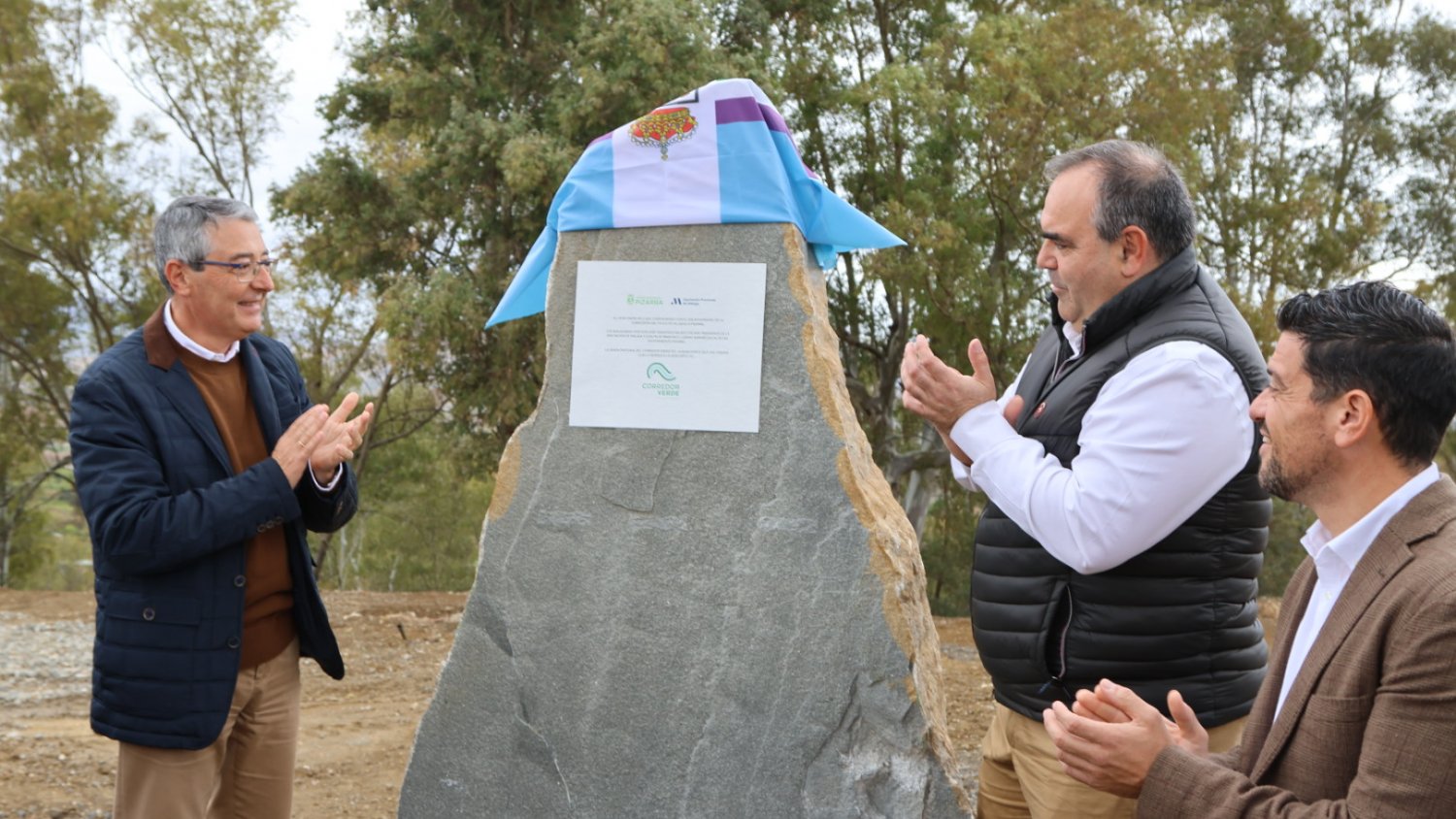Pizarra estrena un sendero de cuatro kilómetros con pasarelas y miradores